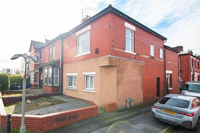 2 Bedroom Flat For Sale In Watkin Lane, Lostock Hall, Preston, PR5