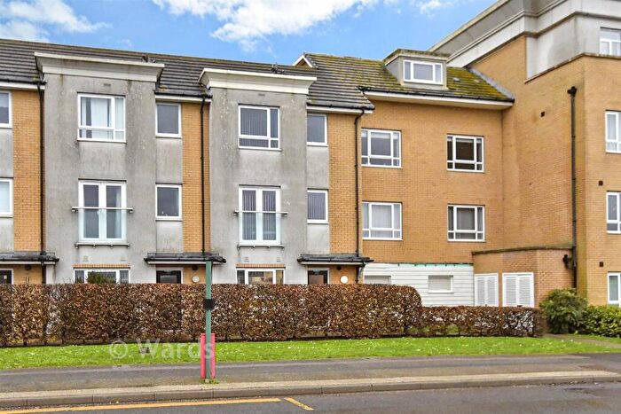 3 Bedroom Town House For Sale In Manston Road, Ramsgate, Kent, CT12