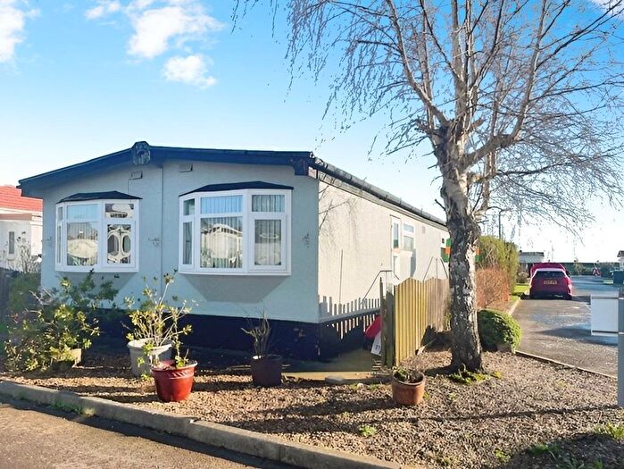 2 Bedroom Mobile/park Home For Sale In Lighthouse Park, St. Brides Wentlooge, Newport, NP10