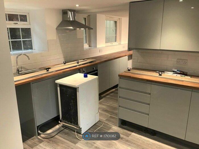 3 Bedroom Flat To Rent In Dover House, Southsea, PO5