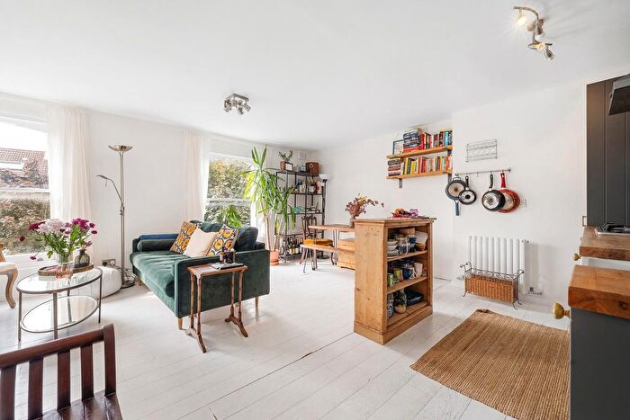 2 Bedroom Flat For Sale In Kellett Road, SW2