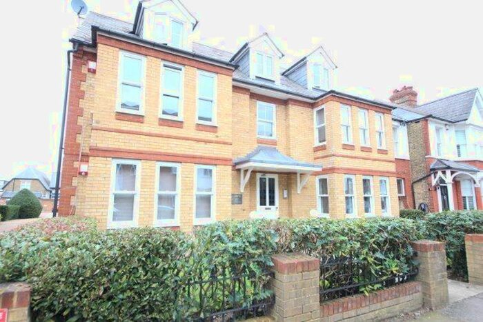 1 Bedroom Flat To Rent In - Chestnut Grove, New Malden, KT3