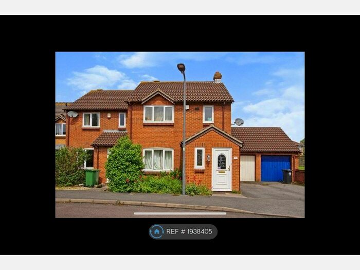 3 Bedroom Semi-Detached House To Rent In Winsbury Way, Bradley Stoke, Bristol, BS32