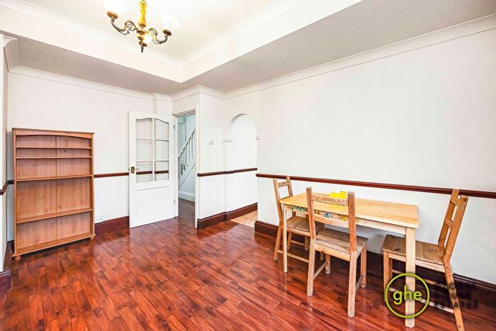 3 Bedroom Flat To Rent In Longfield Estate, Bermondsey, London, SE1