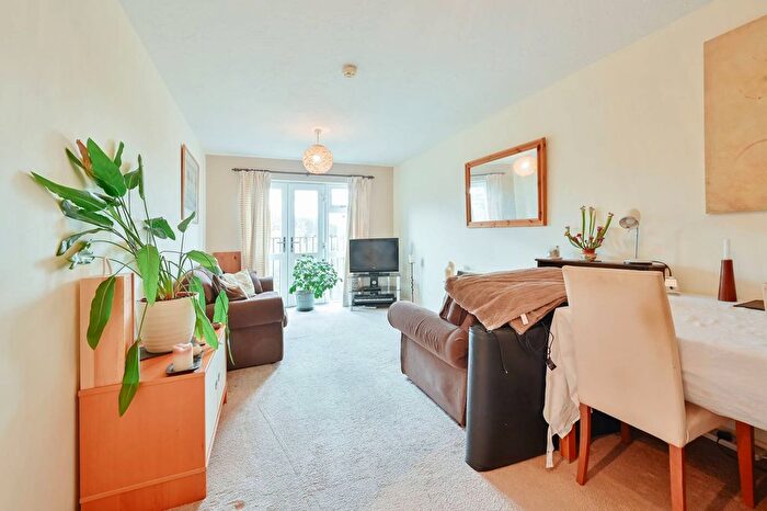 1 Bedroom Flat To Rent In Chenies Way, Watford, Watford, WD18