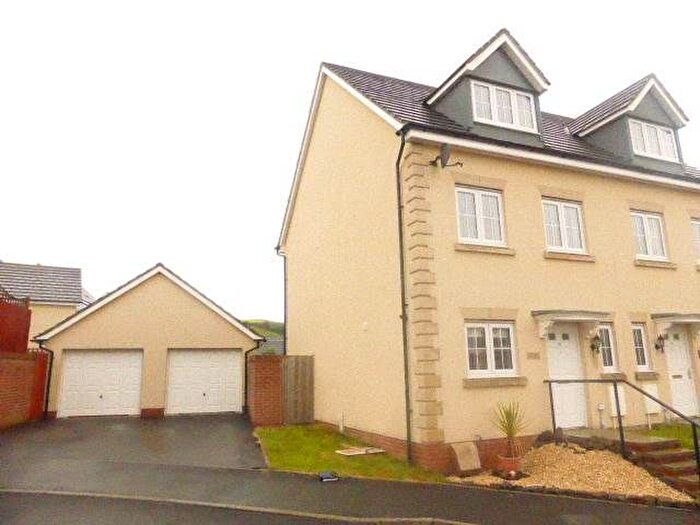 3 Bedroom Semi-Detached House To Rent In Meysydd Y Coleg, Carmarthen, Carmarthenshire, SA31