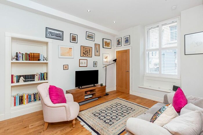 1 Bedroom Flat For Sale In / Cheyne Street, Stockbridge, Edinburgh, EH4