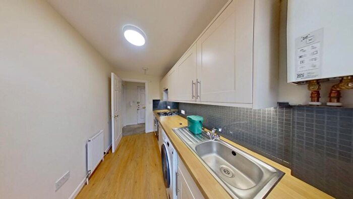 2 Bedroom Flat To Rent In Cadiz Street, Edinburgh, EH6