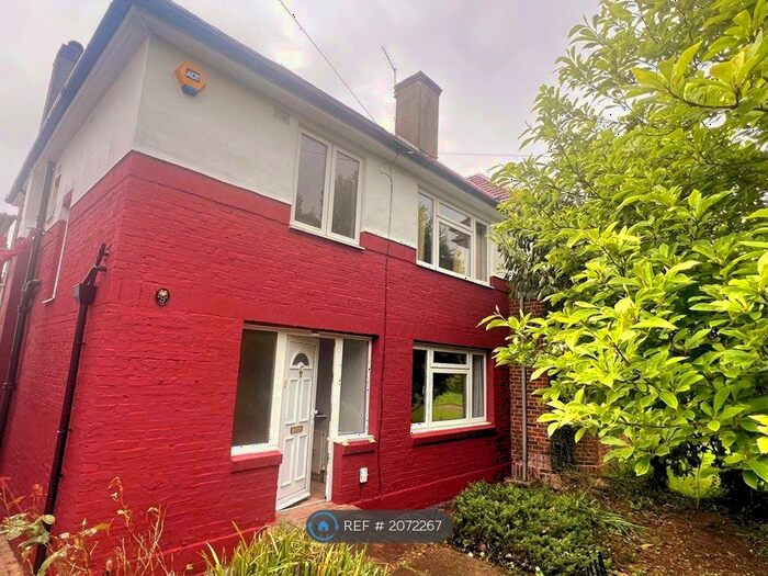 3 Bedroom Semi-Detached House To Rent In Milespit Hill, London, NW7