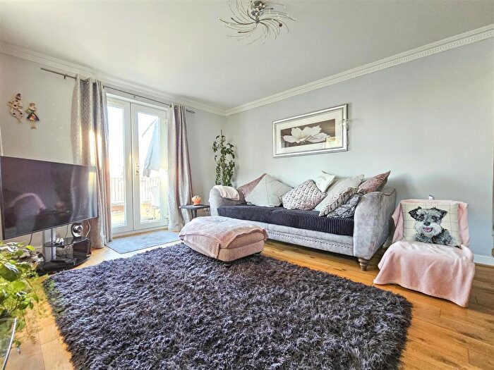 1 Bedroom Flat For Sale In Long Beach View, Eastbourne, BN23