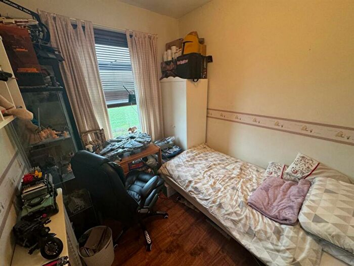 3 Bedroom Terraced House For Sale In Middleton Avenue, Rothwell, Leeds, LS26