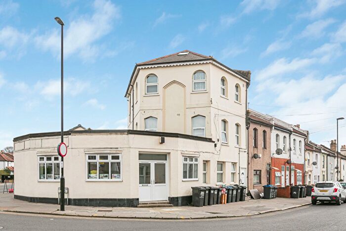 2 Bedroom Flat For Sale In Clifton Road, London, SE25