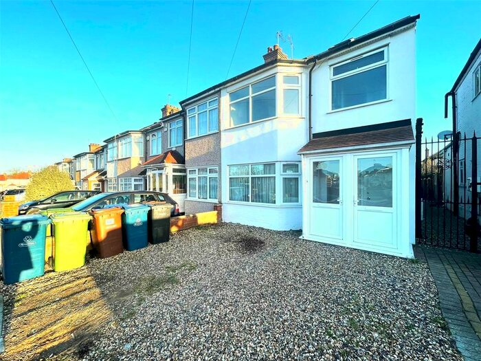 2 Bedroom Maisonette To Rent In Crofts Road, Harrow, HA1
