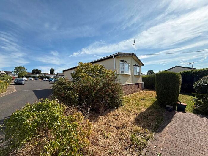 2 Bedroom Park Home For Sale In Central Avenue, Althorne, CM3