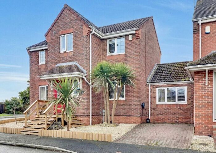 4 Bedroom Link Detached House For Sale In Hall Farm Park, Micklefield, Leeds, LS25