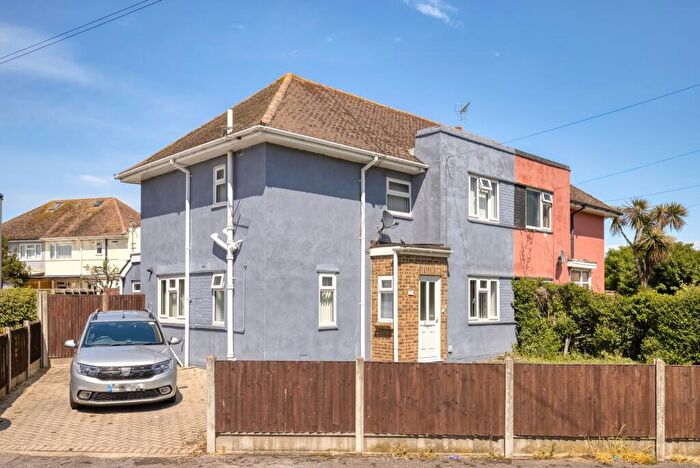 3 Bedroom Semi Detached House For Sale In Weyburn Drive, Ramsgate, Kent, CT12