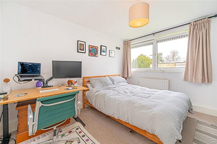 2 Bedroom Flat For Sale In Fairlight, Hampton, Middlesex, TW12