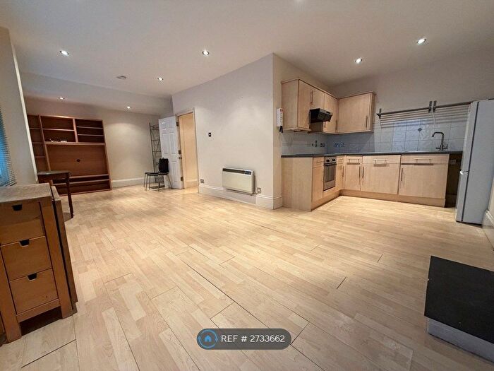 2 Bedroom Flat To Rent In Canute Castle, Southampton, SO14