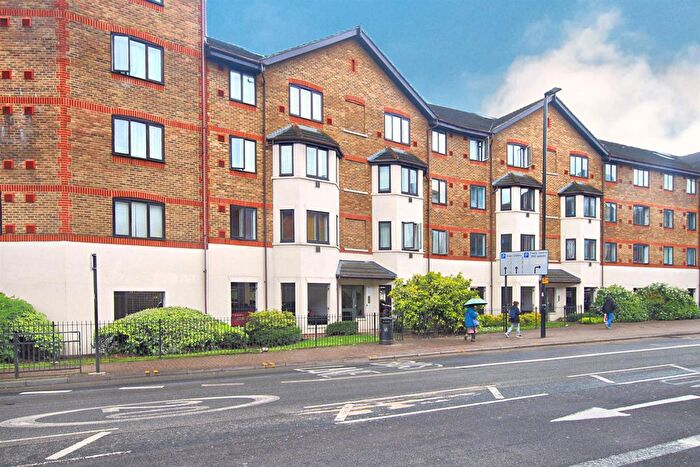 1 Bedroom Flat For Sale In Juniper Court, Grove Road, Hounslow, TW3