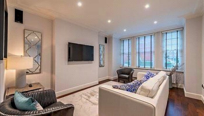 3 Bedroom Flat To Rent In King Street, Ravenscourt Park, London, W6
