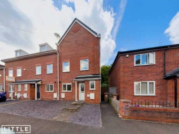 3 Bedroom Town House To Rent In Ravenhead Road, St Helens, WA10