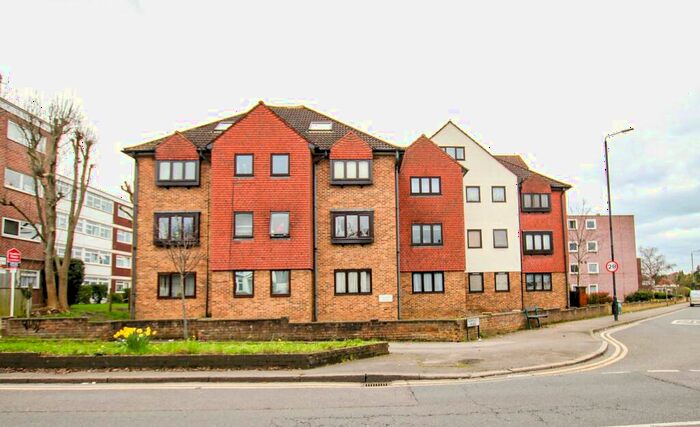 Flat To Rent In Manor Road, Wallington, SM6