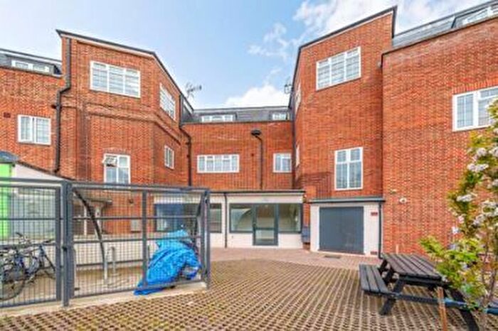 1 Bedroom Flat To Rent In Manor Drive North, New Malden, KT3