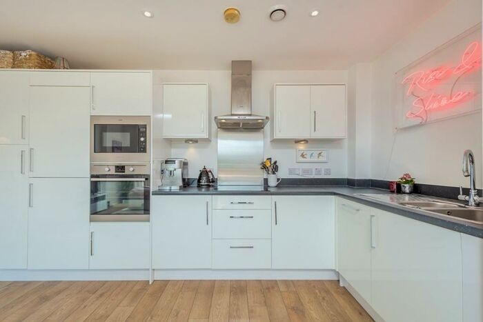 3 Bedroom Property To Rent In Platt Street, London, NW1