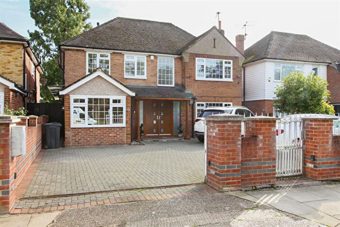 5 Bedroom Detached House For Sale In Long Lane, Ickenham, UB10