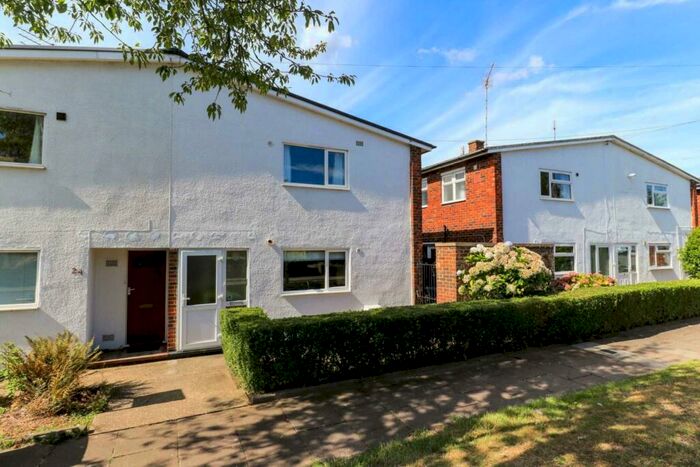 4 Bedroom Semi-Detached House To Rent In Ferndells, Hatfield, AL10