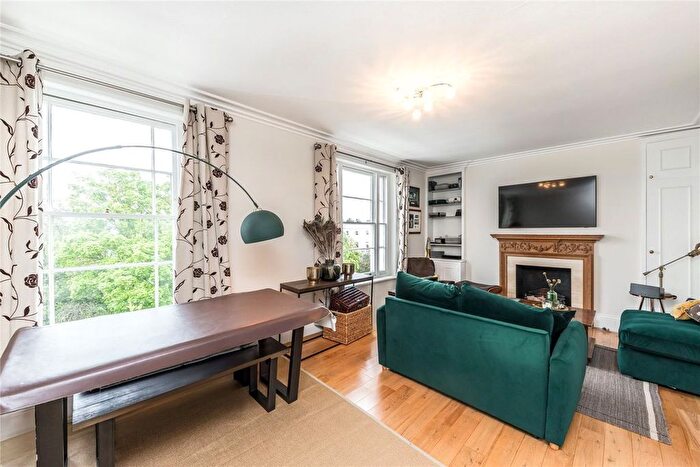 2 Bedroom Flat To Rent In Grafton Square, Clpaham, SW4