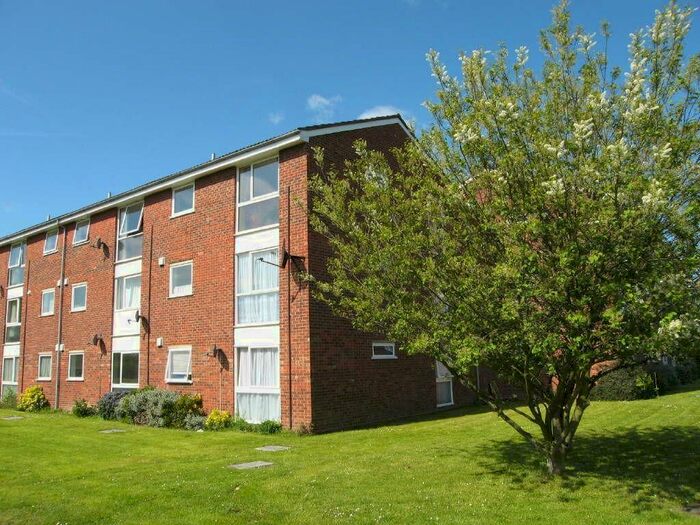 2 Bedroom Flat To Rent In Clyfton Close, Broxbourne, Hertfordshire, EN10