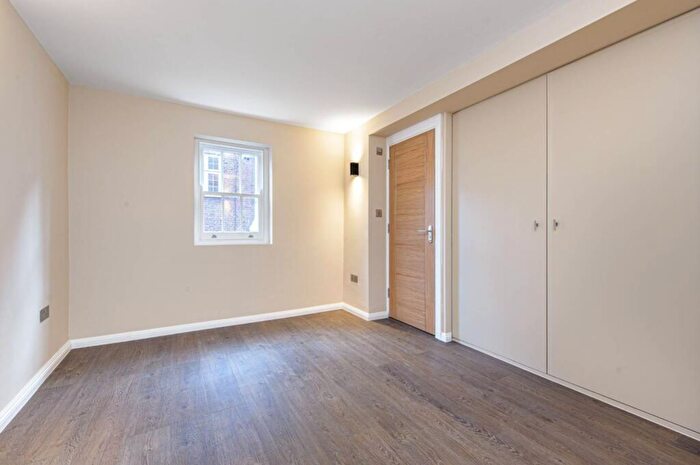 4 Bedroom Flat To Rent In Acacia Road, London, SW16
