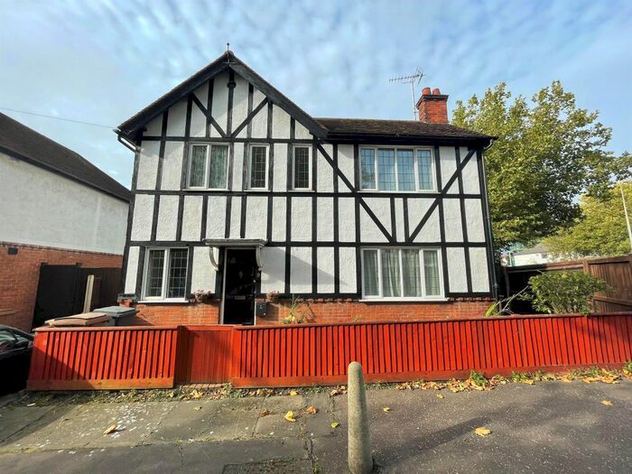 3 Bedroom Detached House For Sale In Tudor Avenue, City Centre