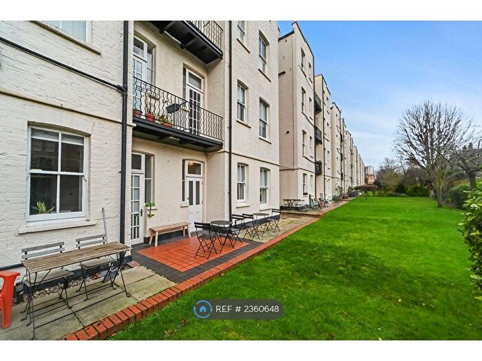 3 Bedroom Flat To Rent In Leith Mansions, London, W9