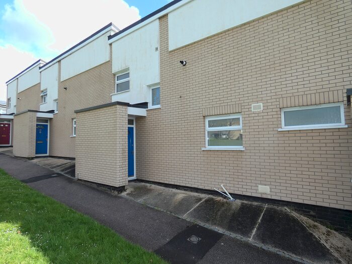 2 Bedroom Property To Rent In Manor Crescent, Brookwood, Surrey, GU24