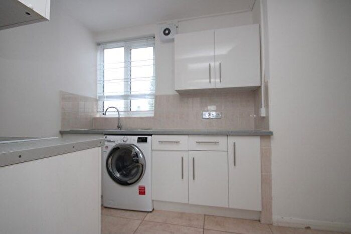 2 Bedroom Flat To Rent In Addington Road, South Croydon, CR2