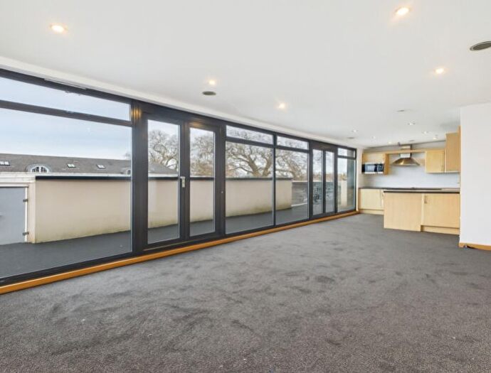 2 Bedroom Flat To Rent In Spa Court, Spa Road, Gloucester, Gloucestershire, GL1