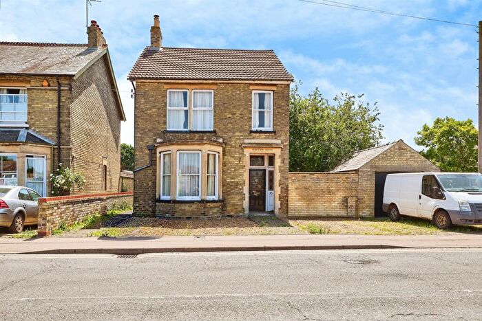 3 Bedroom Detached House For Sale In Burrowmoor Road, March, PE15