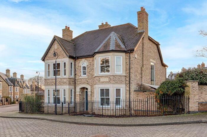 5 Bedroom Detached House For Sale In Fleming Drive, Fairfield, SG5