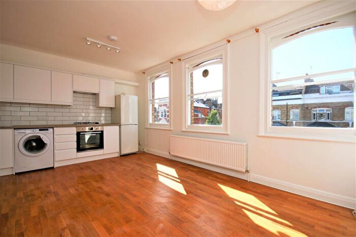 4 Bedroom Flat For Sale In Marlborough Road, N19