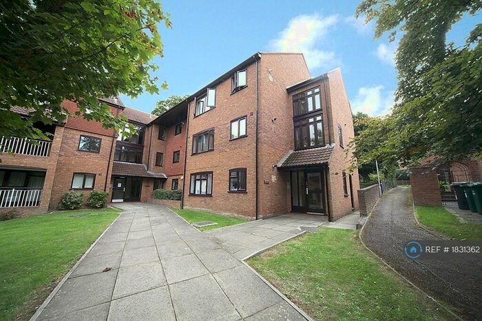 2 Bedroom Flat To Rent In Woodhouse Eaves, Northwood, HA6
