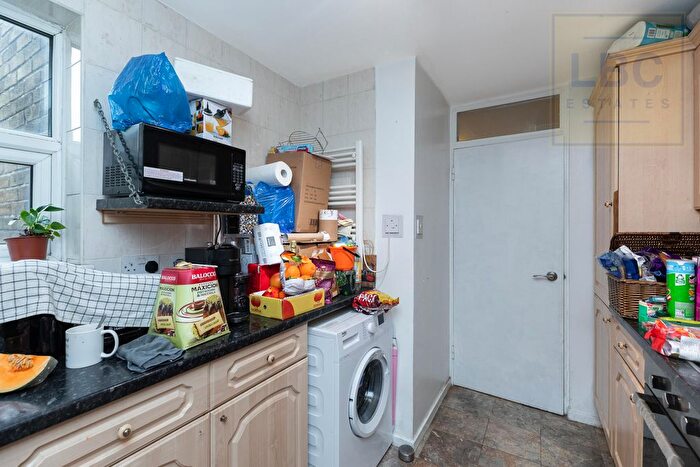 2 Bedroom Flat For Sale In Chelsea Close, London, NW10