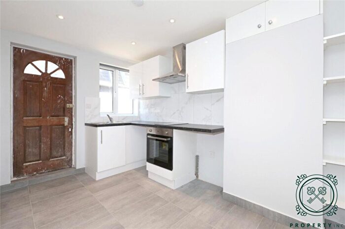 Apartment To Rent In Fairfax Road, London, N8