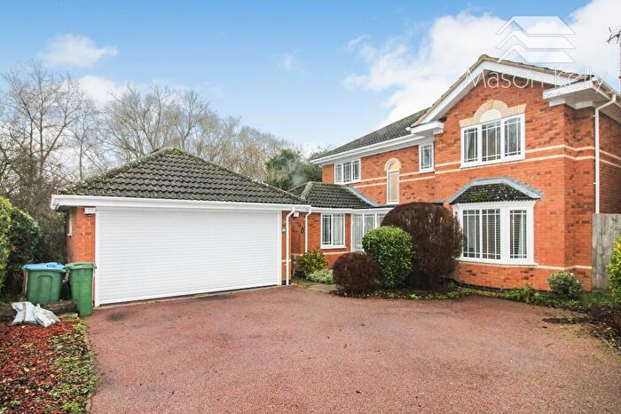 4 Bedroom Detached House For Sale In Moorhen Way, Buckingham, Buckinghamshire, MK18