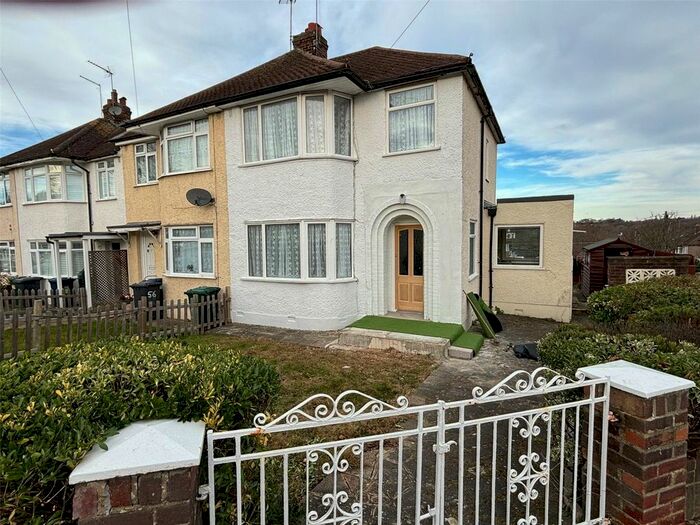 3 Bedroom End Of Terrace House To Rent In Derwent Avenue Lz, Barnet, Hertfordshire, EN4