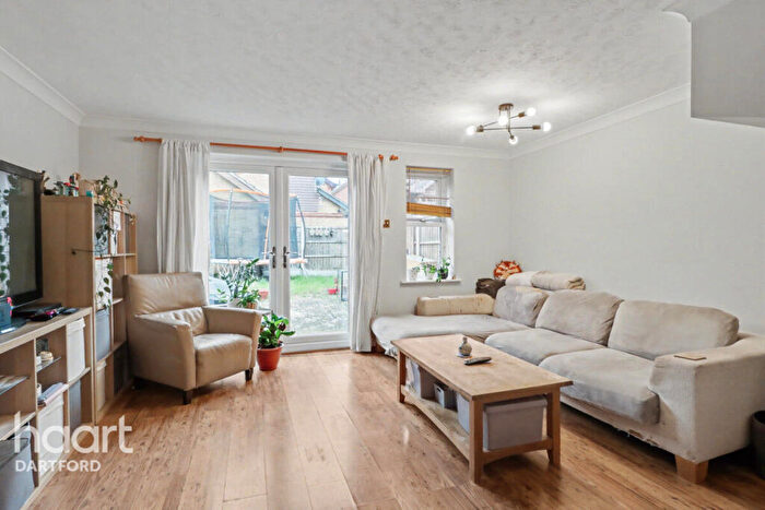 3 Bedroom Semi-Detached House For Sale In Maritime Close, Greenhithe, DA9