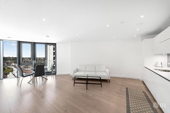 2 Bedroom Flat For Sale In City North West, N4