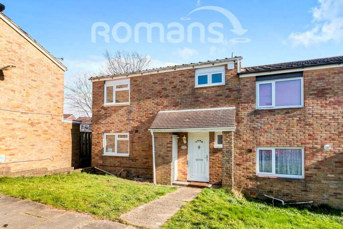 3 Bedroom End Of Terrace House To Rent In Holst Close, RG22