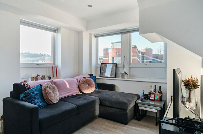 2 Bedroom Apartment For Sale In Tempus Court, Bellfield Road, High Wycombe, HP13